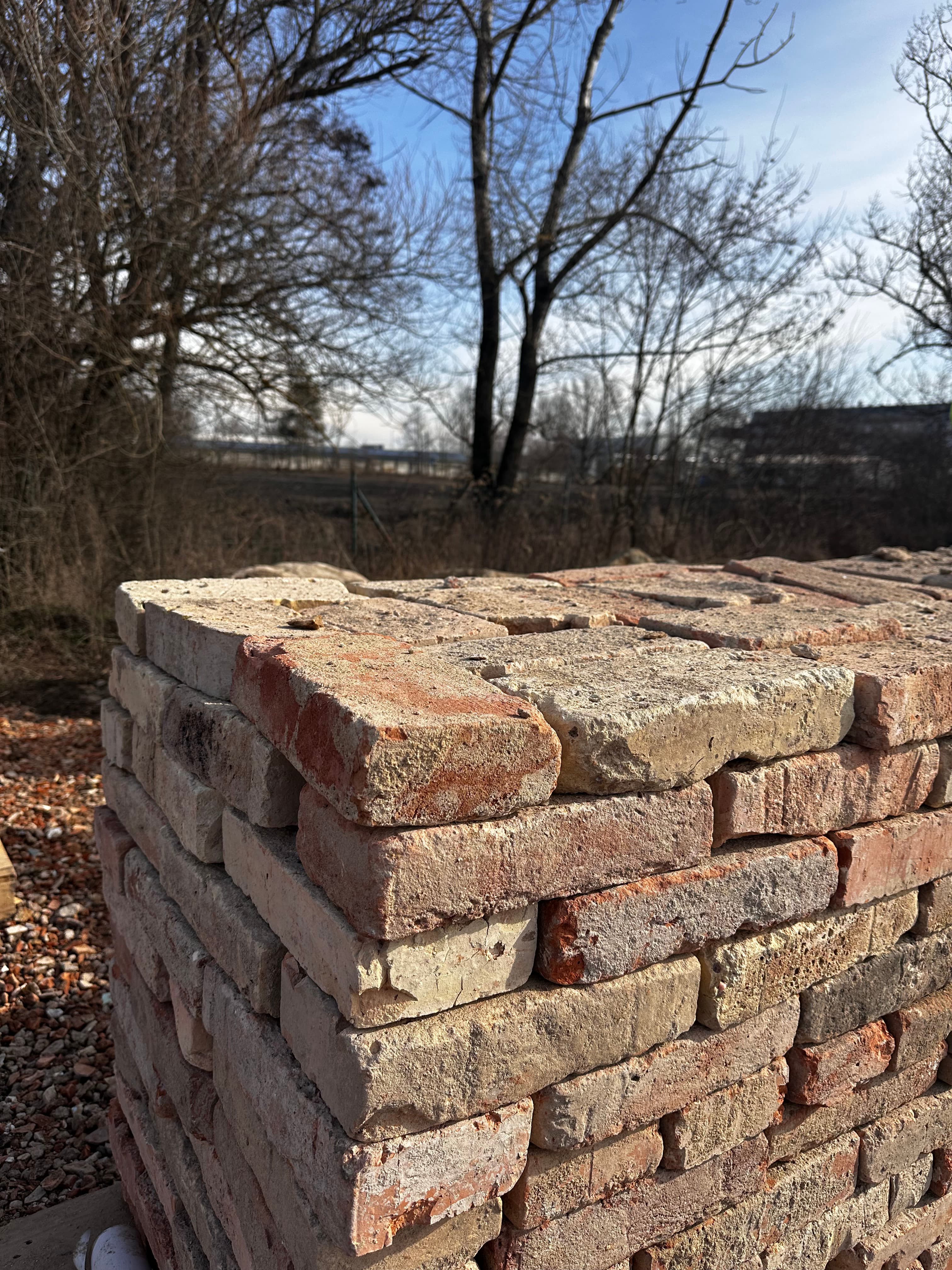 Paleta starých cihel